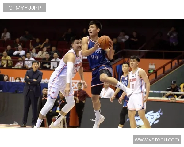 CBA广东队与山东队激战正酣比分悬念不断精彩瞬间回顾